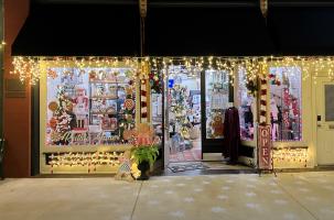 Ruthie Jane's in Grapevine decorated during Christmas Capital of Texas